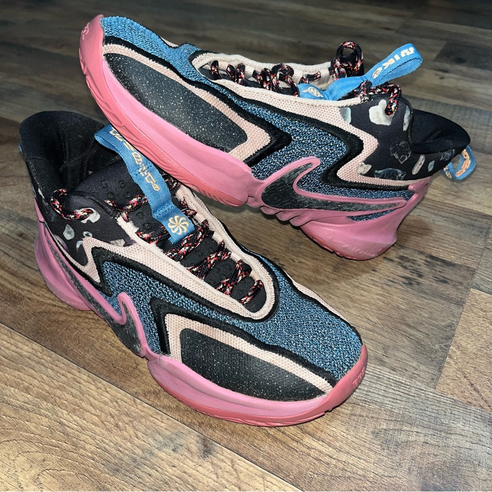 Nike Cosmic Unity 2 'We Fly to Defy' men’s 7 basketball sneakers